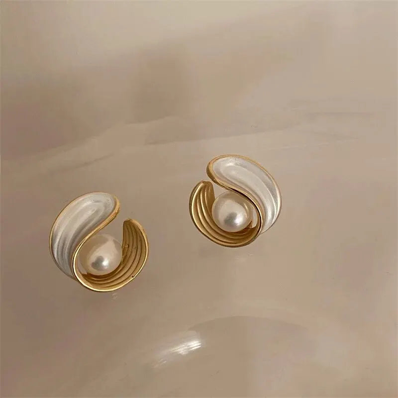 French Style Wave Pearl Earrings Women - Magada Store 