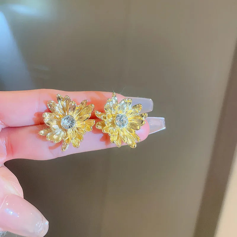 Rose Gold Crystal Flower Stud Earrings - Magada Store 