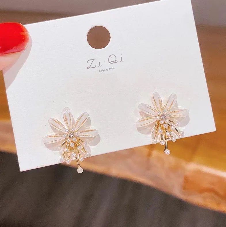 Needle Flower Pearl Earrings - Magada Store 
